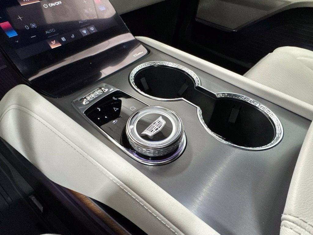 2027 Cadillac VISTIQ Sport - Photo 18