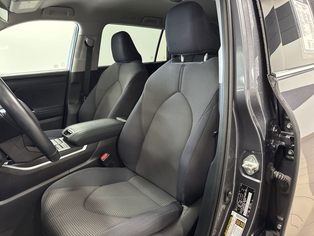 2020 Toyota Highlander LE